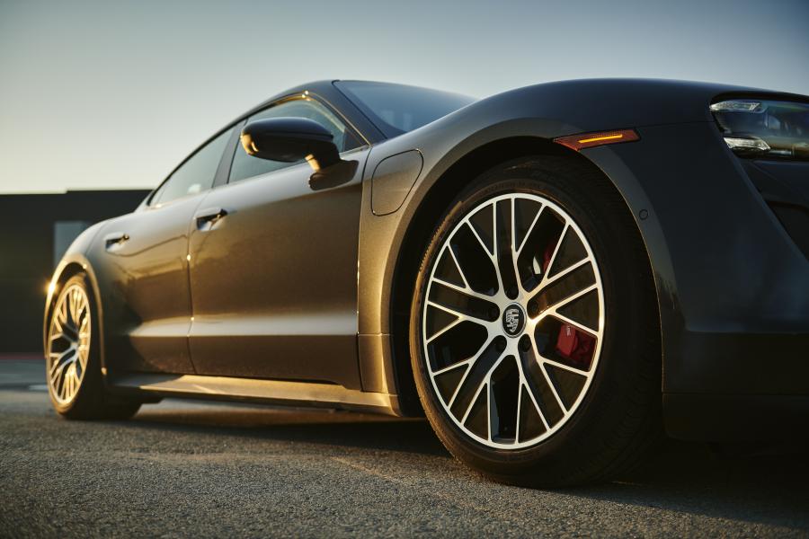 Детали экстерьера Porsche Taycan 4S 2020 года  (NA) (фото 29 из 29)